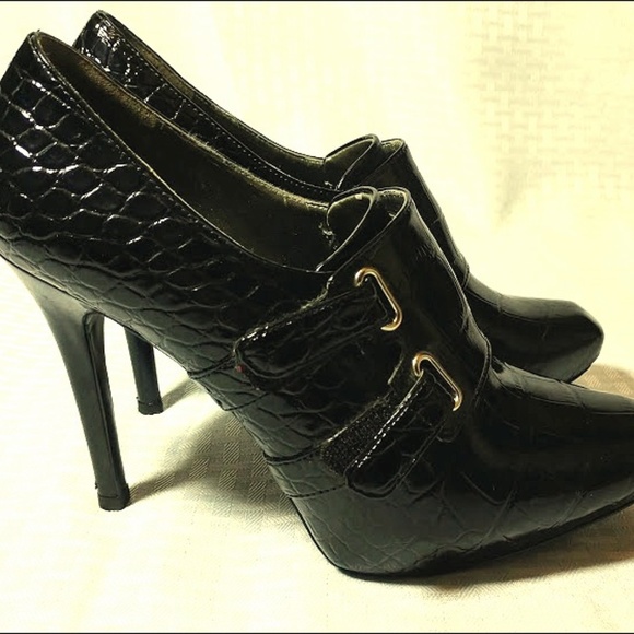GUESS by Marciano Black Stiletto Buckle Heels - Picture 1 of 7